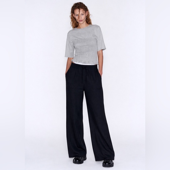 H&M Tops - NWOT DIVIDED Smoked Cotton tee size medium